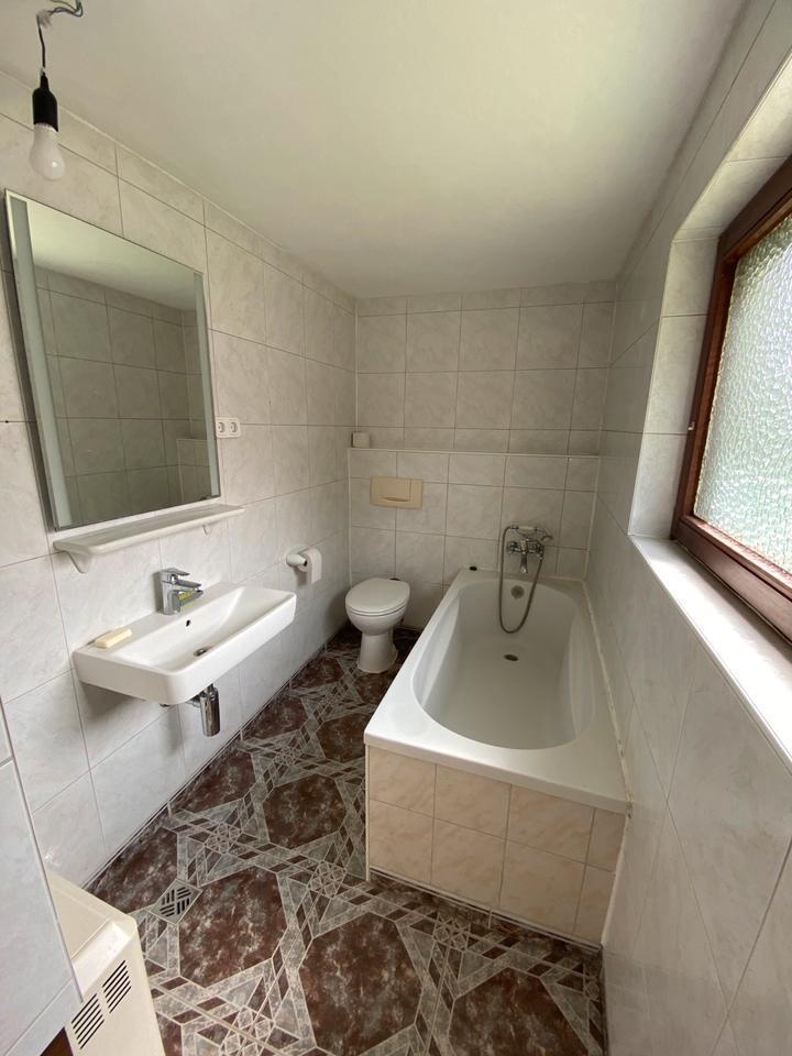 Haus mit 2,5 Zimmern, Wintergarten und Garten zu vermieten
