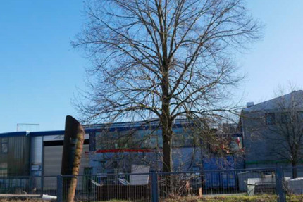 Großzügige Halle Lager ca. 500qm inkl. Meisterbüro zimmer