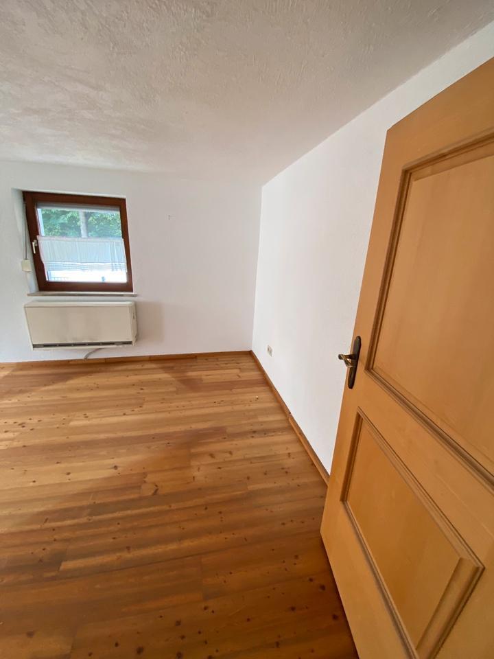 Haus mit 2,5 Zimmern, Wintergarten und Garten zu vermieten