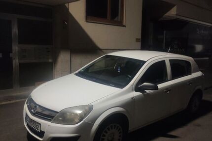 Opel Astra 154.000 km 2.999 € Augsburg 86165