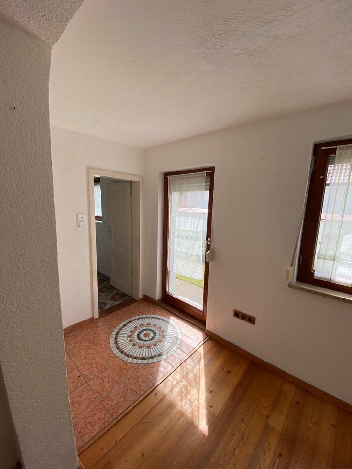 Haus mit 2,5 Zimmern, Wintergarten und Garten zu vermieten