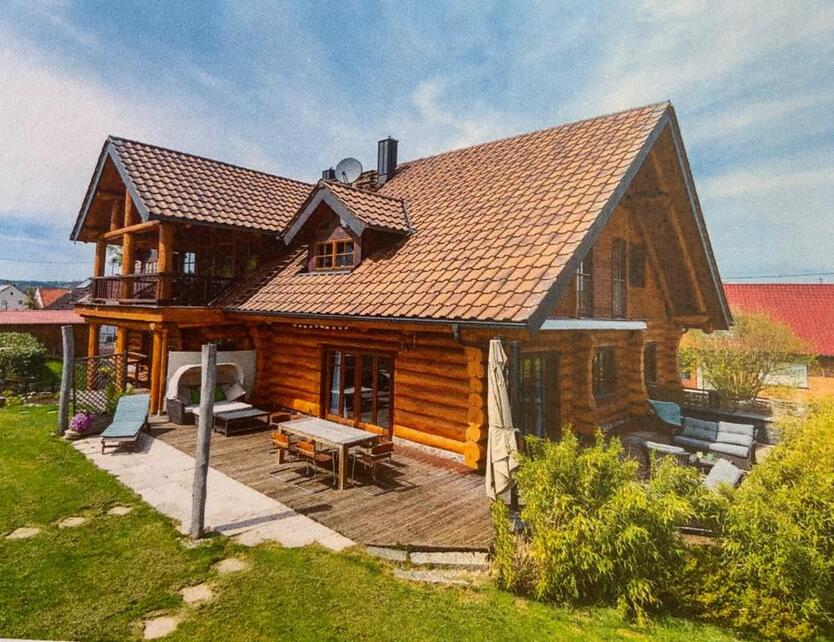 Einzigartige 150m2 5Z DHHWohnung, 4Gar., gr.Garten, 4min->BAB A8