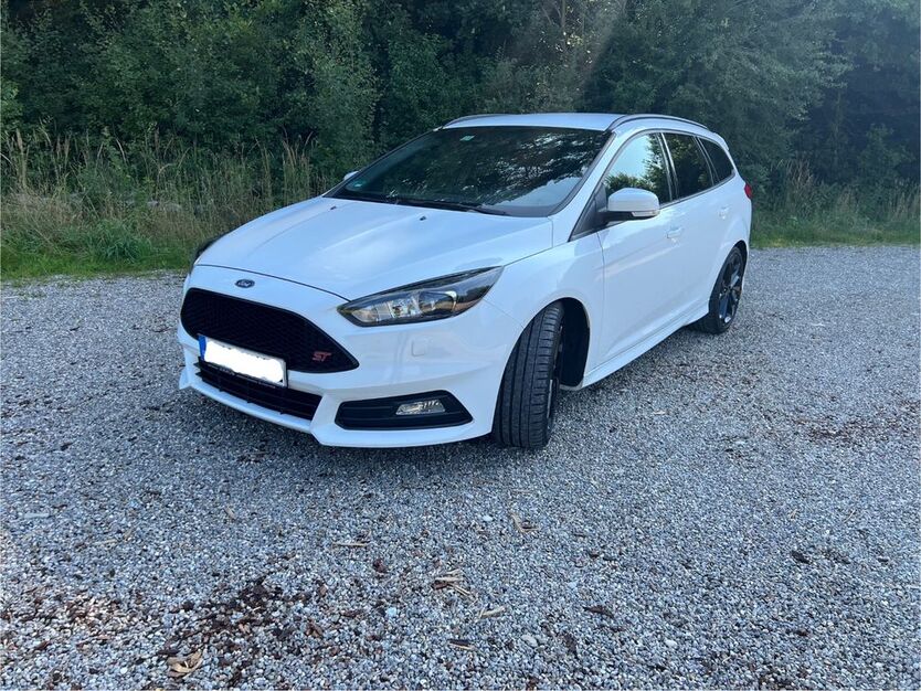 Ford Focus 175.000 km 9.499 € Dinkelscherben 86424