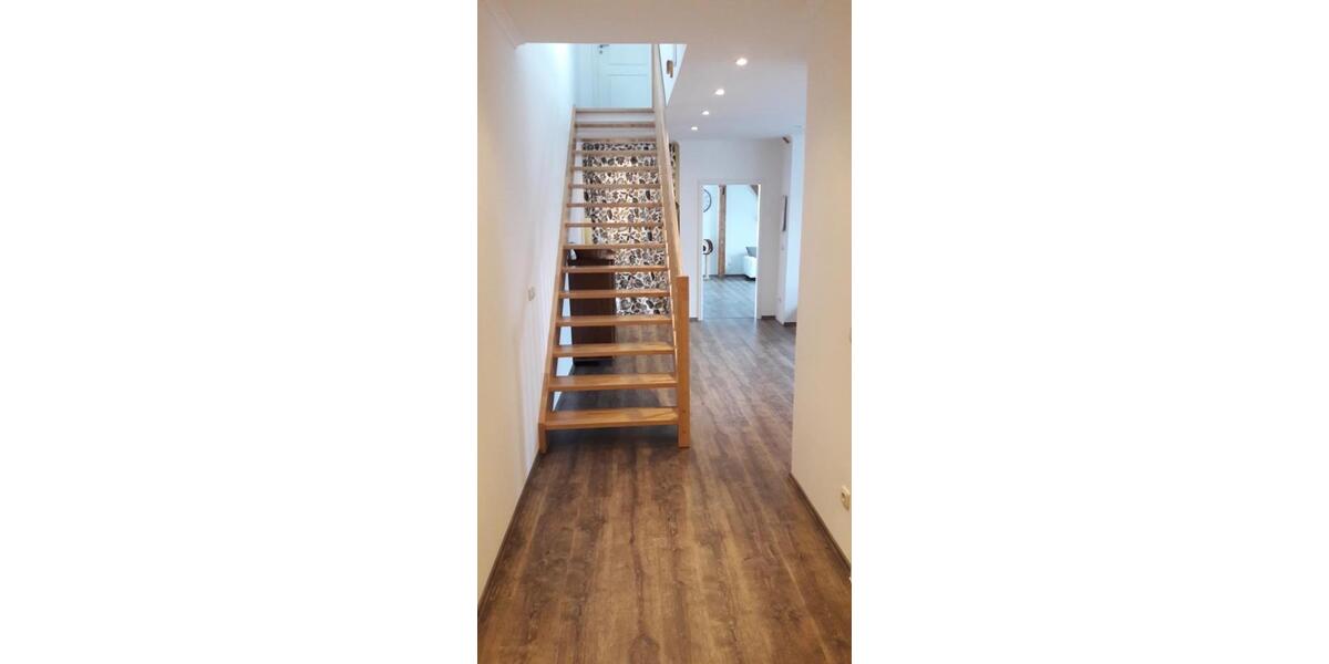 Dachgeschoßwohnung Aichach - 3 Zimmer, 102 m&sup2;, 1.200&euro; | Angebot:25509691