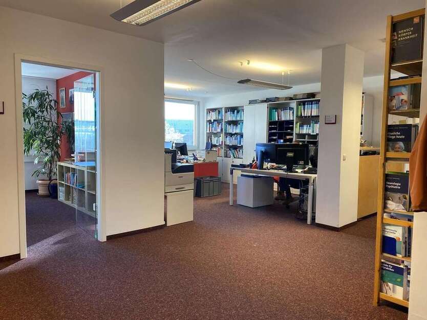 Büro in Augsburg 454 € 25.3 m²