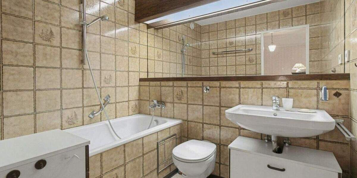 Beste Lage Göggingen: Großzügige 4-Zi.-Whg. auf zwei Ebenen (EG) mit TG & Dachpool mit Weitblick 4 zimmer