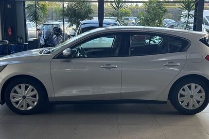 Ford Focus 2.813 km 16.990 &euro; Friedberg 86316