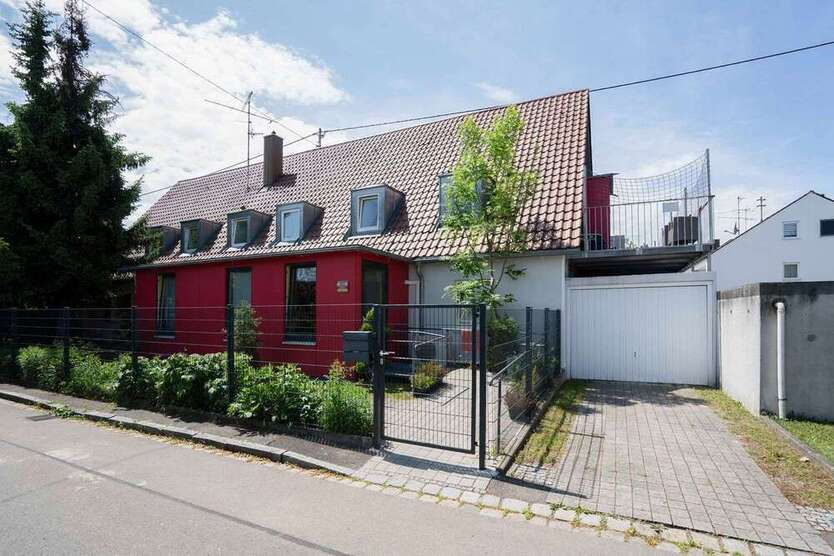Haus zum Kaufen in Augsburg 1.500.000 € 337.43 m²