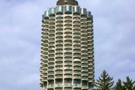 Kernsaniertes, vollmöbliertes Apartment im 24 Stock im Hotelturm 2 zimmer