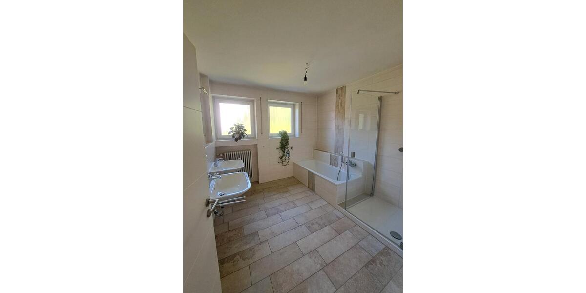 Etagenwohnung Neusäß - 3 Zimmer, 105 m&sup2;, 349.000&euro; | Angebot:27021012