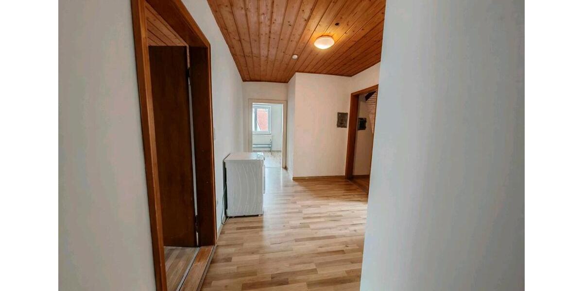 Dachgeschoßwohnung Gachenbach - 4 Zimmer, 107 m&sup2;, 1.200&euro; | Angebot:26263122