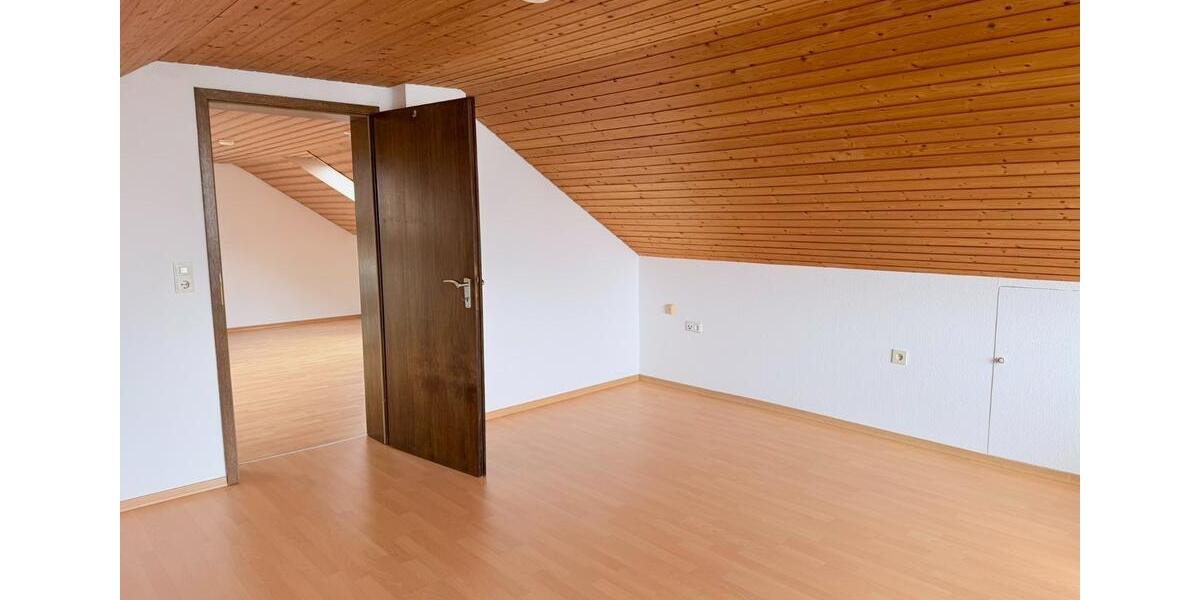 Dachgeschoßwohnung Königsbrunn - 2.5 Zimmer, 55 m&sup2;, 500&euro; | Angebot:25853966