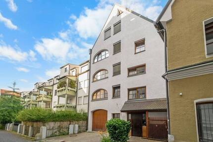 Wohnoase mit Garten in Bestlage - Stilvolle 2-Zimmer-Wohnung mit Souterrainfläche