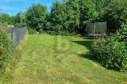 SCHÖN, OHNE ALTBESTAND UND IN SONNIGER LAGE zimmer