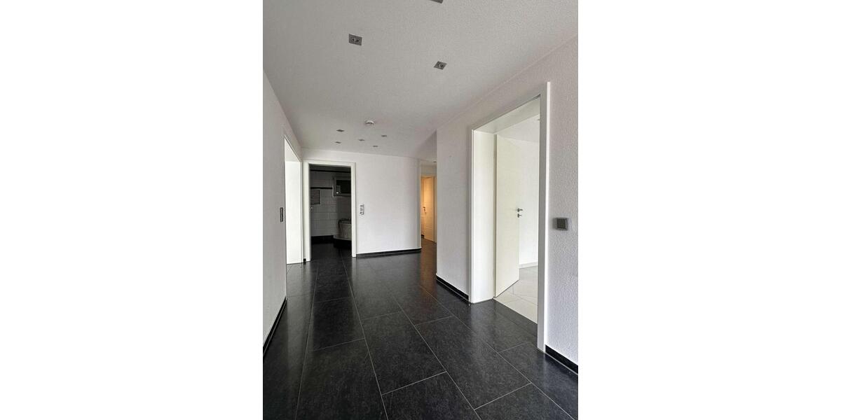 Erdgeschoßwohnung Friedberg - 3 Zimmer, 126 m&sup2;, 1.950&euro; | Angebot:26648210
