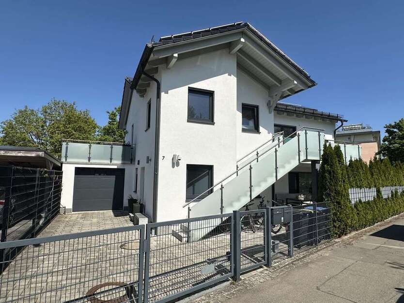 Haus zum Kaufen in Stadtbergen 1.490.000 € 327.5 m²