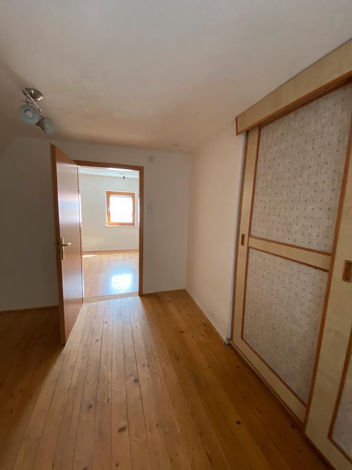 Haus mit 2,5 Zimmern, Wintergarten und Garten zu vermieten