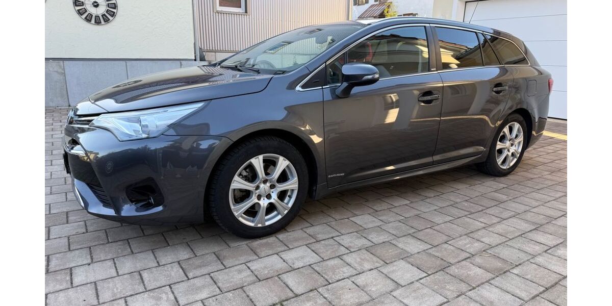 Toyota Avensis 194.200 km 7.900 &euro; Langenneufnach bei Augsburg 86863