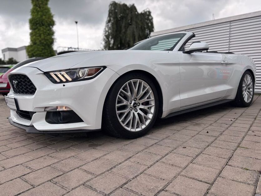 Ford Mustang 94.000 km 21.500 € Königsbrunn 86343