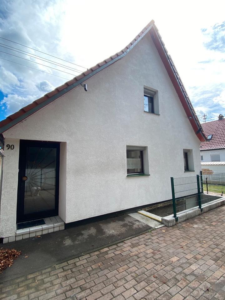 Haus mit 2,5 Zimmern, Wintergarten und Garten zu vermieten