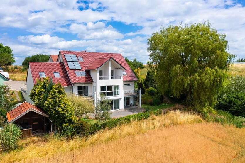 Haus zum Mieten in Adelzhausen 4.500 € 379 m²