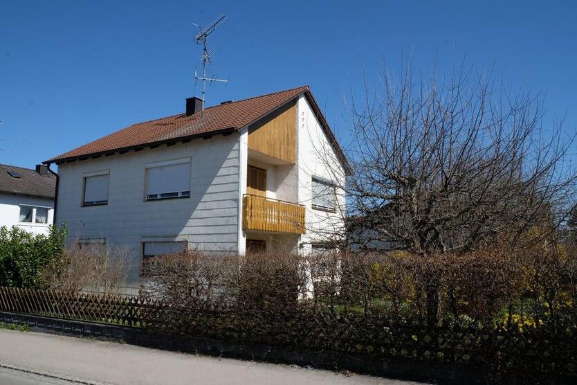 Renovierungsbedürftiges EFH auf schönem, großen Grundstück in Mam