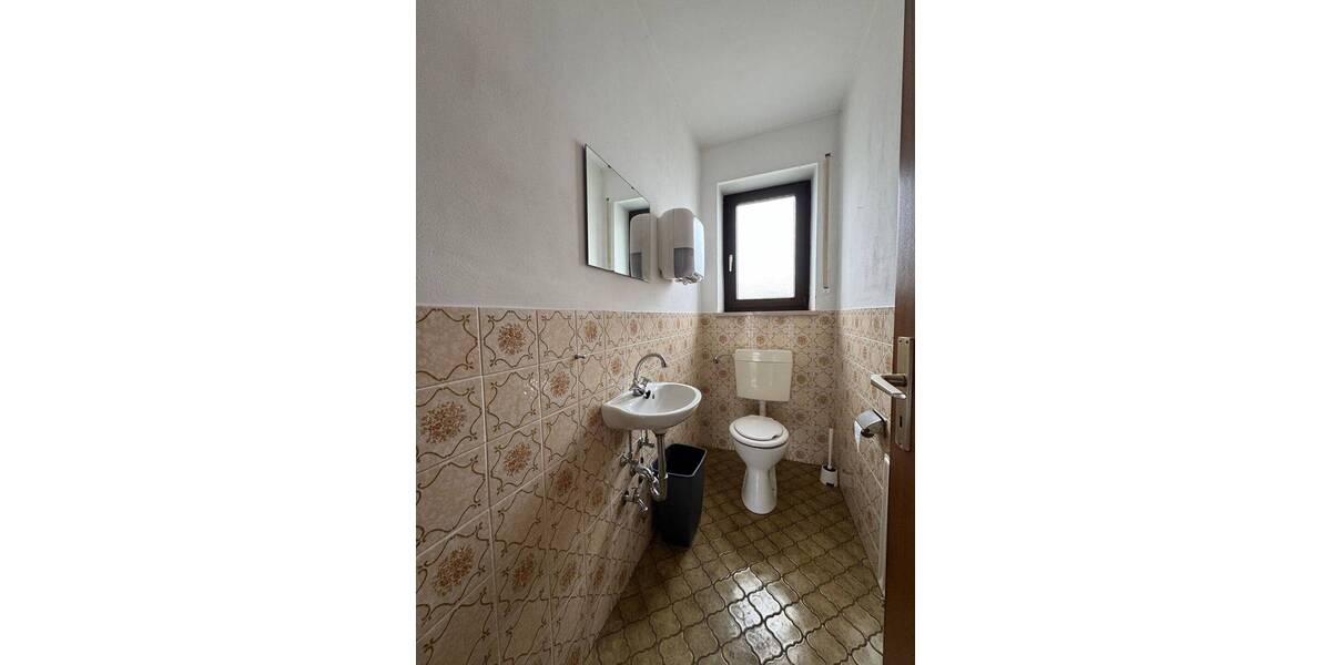 Werkstatt mit Ausstellungsfläche, Büro, Lager und Betriebsleiterwohnung in Bestlage von Kissing zimmer