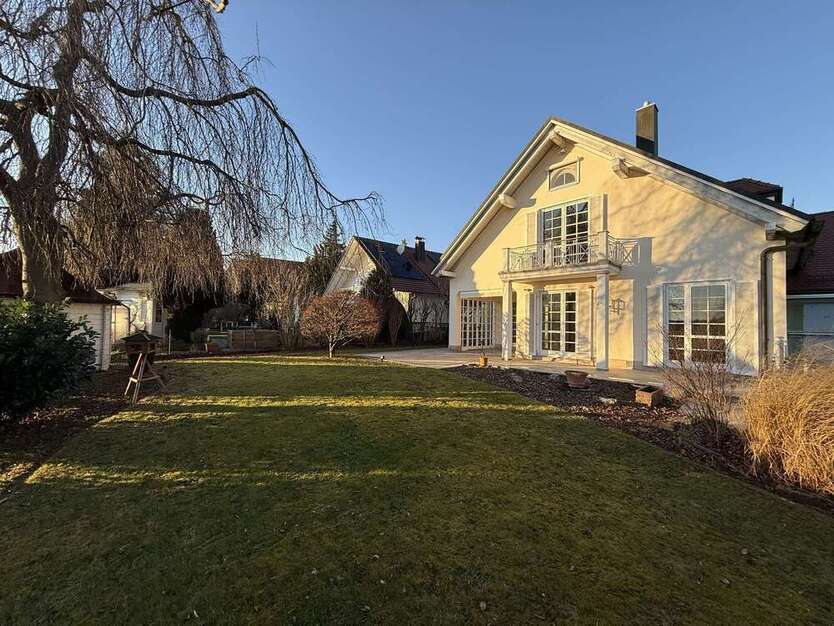 Haus zum Kaufen in Stadtbergen 1.980.000 € 295.74 m²