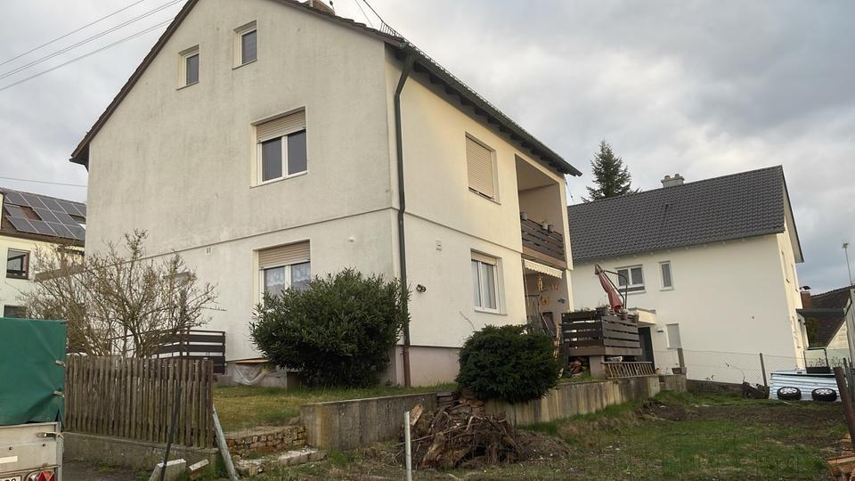 Ein -Zweifamilienhaus