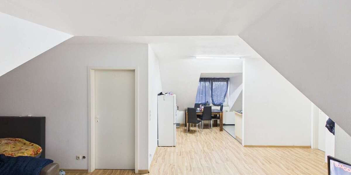 Attraktive DG-Wohnung mit solider Vermietung - 2-Zimmer-Wohnung in Augsburg Lechhausen - 2- Augsburg Lechhausen | Angebot:25960329