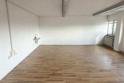 Heller Gewerberaum 56 m² in zentraler Lage Kissing – ideal für Büro, Lager oder Kreativnutzung