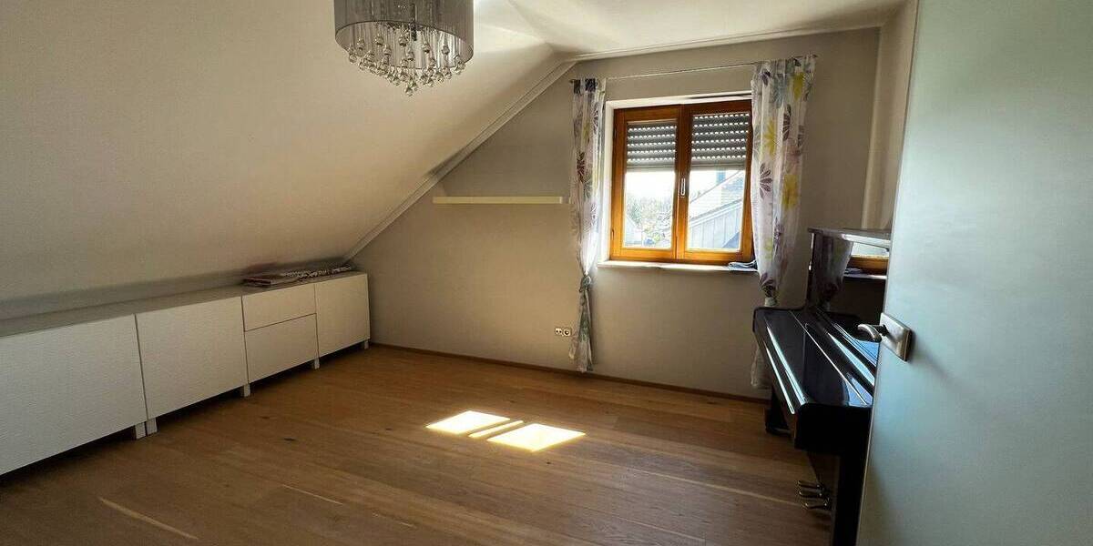 Etagenwohnung Gersthofen - 5 Zimmer, 147 m&sup2;, 729.000&euro; | Angebot:26816381