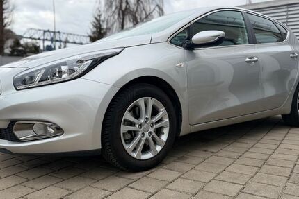 Kia ceed / Ceed 48.600 km 9.750 &euro; Königsbrunn 86343