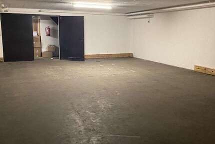 Halle in Augsburg 500 € 80 m²