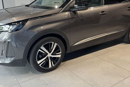 Peugeot 5008 27.092 km 27.999 &euro; Augsburg 86179