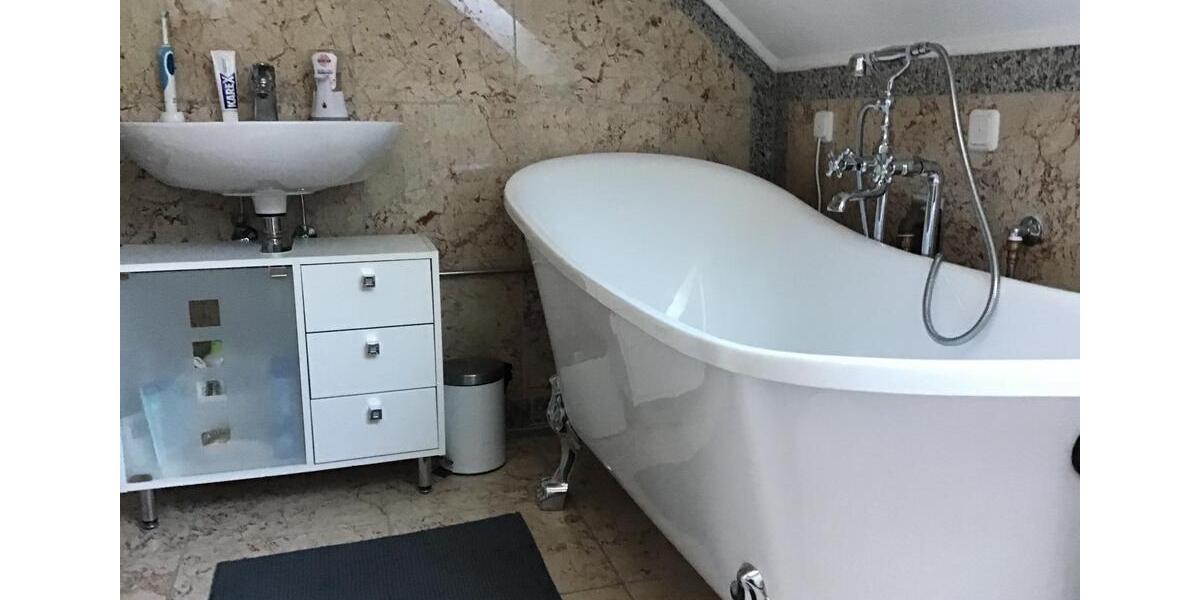 Etagenwohnung Schiltberg - 4 Zimmer, 130 m&sup2;, 1.380&euro; | Angebot:26196409