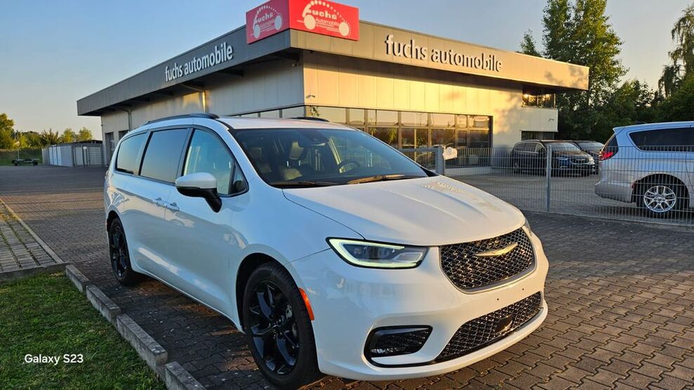 Chrysler Pacifica 28.197 km 44.990 € Augsburg 86165