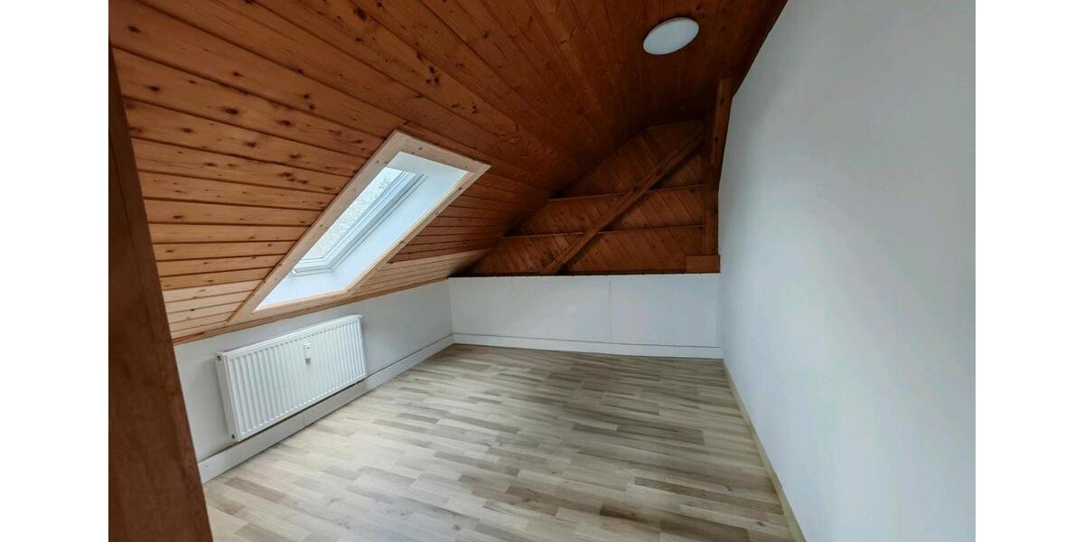 Dachgeschoßwohnung Gachenbach - 4 Zimmer, 107 m&sup2;, 1.200&euro; | Angebot:26263122