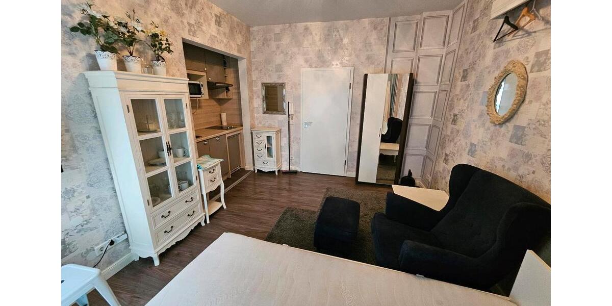 Vollmöblierte 1-Zimmer-Wohnung im EG zimmer