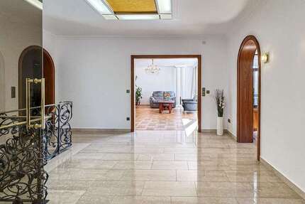 Haus zum Mieten in Bonstetten 2.700 € 220 m² 7 zimmer