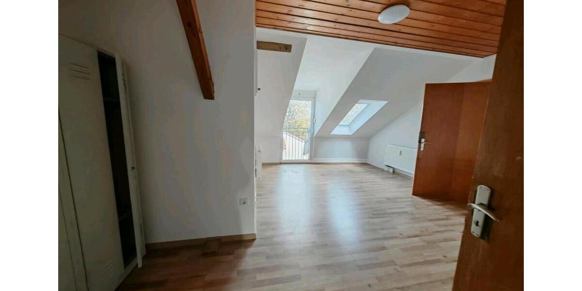 Dachgeschoßwohnung Gachenbach - 4 Zimmer, 107 m&sup2;, 1.200&euro; | Angebot:26263122