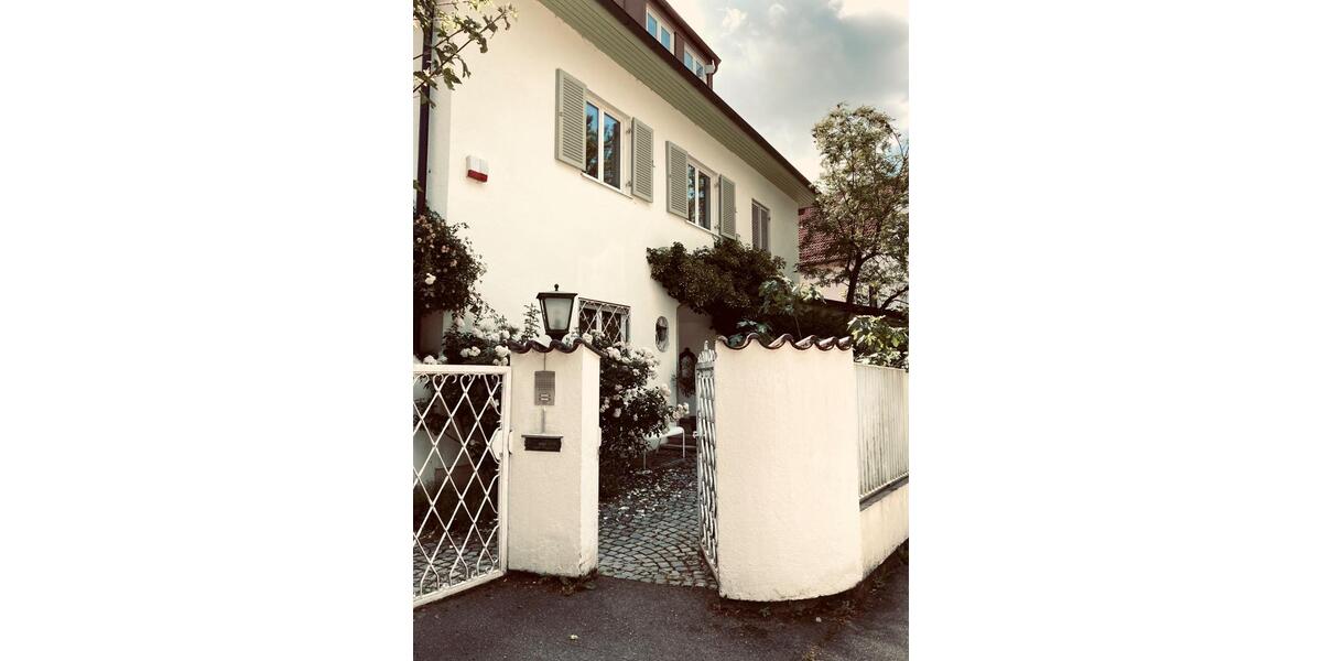 Villa Augsburg Bergheim - 8 Zimmer, 330 m&sup2;, 1.950.000&euro; | Angebot:25809587
