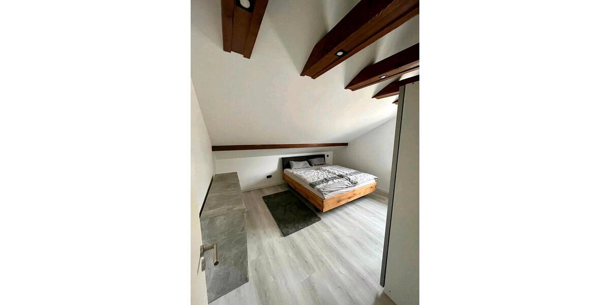 Dachgeschoßwohnung Ustersbach - 4 Zimmer, 112 m&sup2;, 1.350&euro; | Angebot:26704312