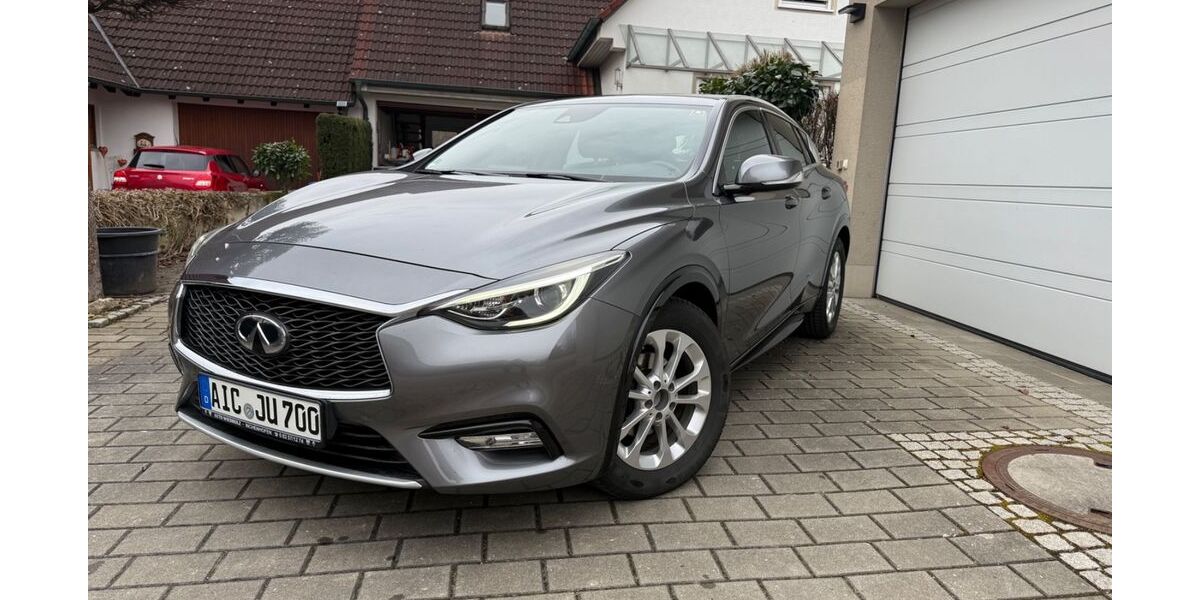 INFINITI Q30 80.000 km 13.500 &euro; Altomünster 85250