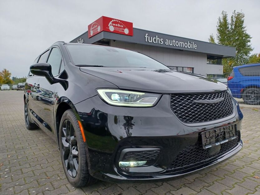 Chrysler Pacifica 21.484 km 48.990 € Augsburg 86165