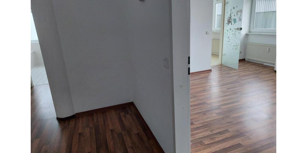 Hochparterre Königsbrunn - 3 Zimmer, 80 m&sup2;, 1.100&euro; | Angebot:25639203