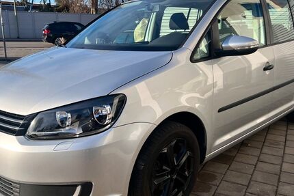 VW Touran 127.000 km 8.900 &euro; Königsbrunn 86343
