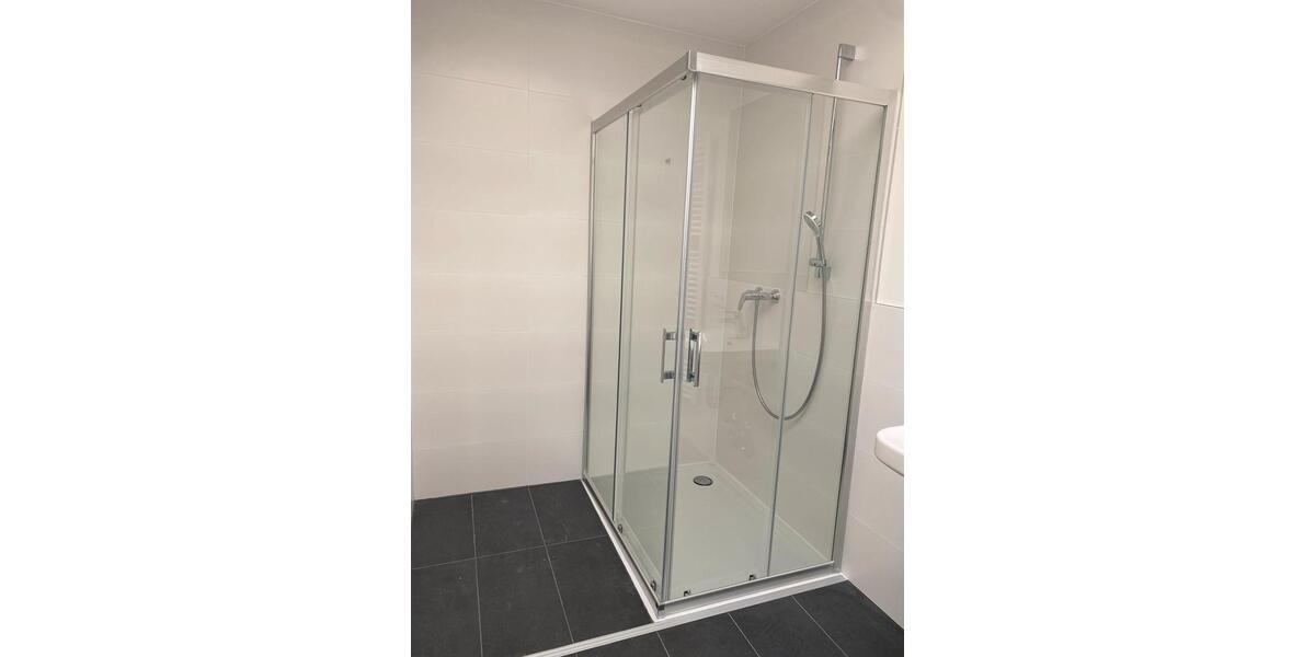 Erstbezug: 2,5 Zimmer mit Küche, Dachterrasse und TG 2.5 zimmer