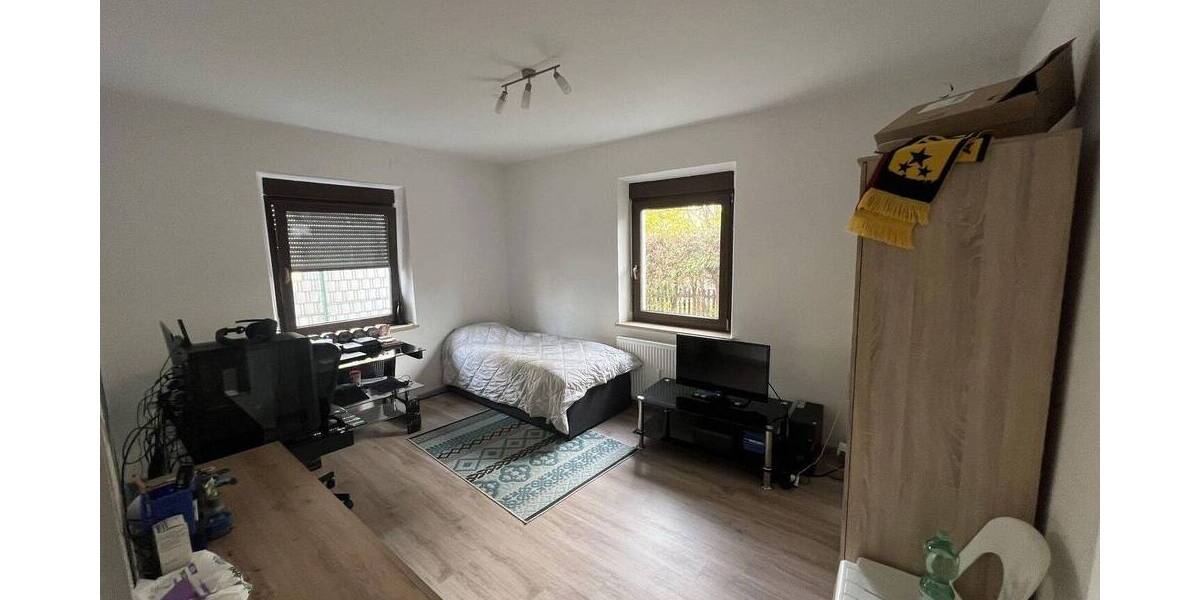 Freistehendes Zweifamilienhaus inkl. 2 Einzelgaragen in Augsburg-Bärenkeller 8 zimmer