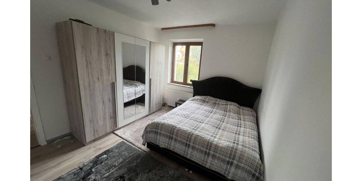 Freistehendes Zweifamilienhaus inkl. 2 Einzelgaragen in Augsburg-Bärenkeller 8 zimmer